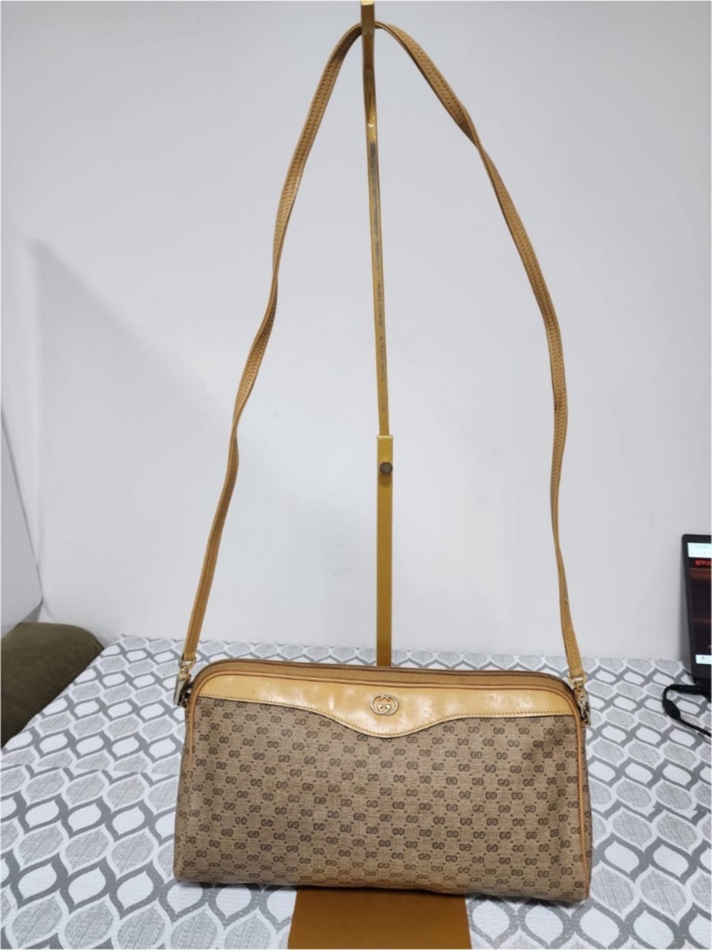 Authentic Gucci Vintage Interlocking G Shoulder Bag Brown/Beige